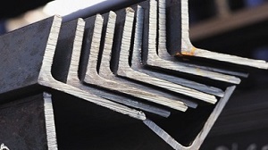 Уголок неравнополочный